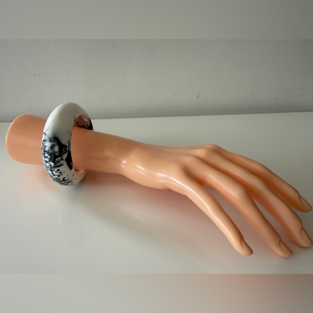 DINOSAUR DESIGNS Small Rock Resin Bangle Bracelet White Marble - Picture 8 of 8